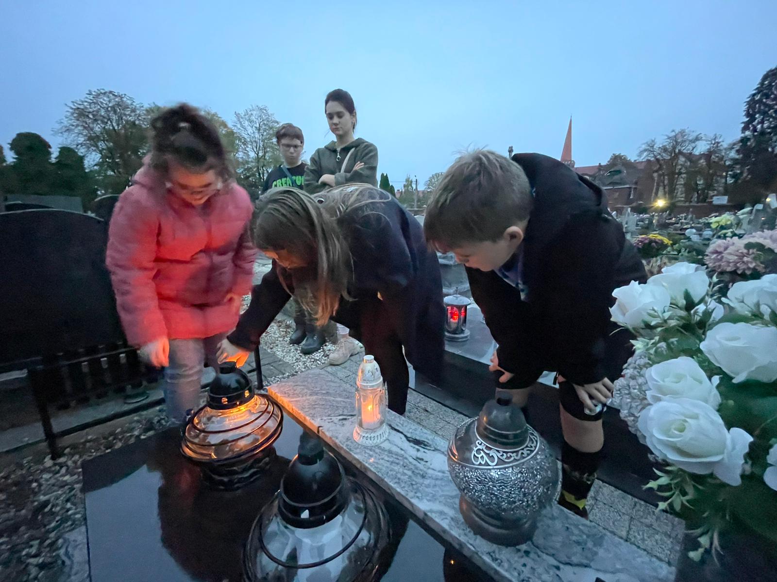 Wspomnienie Zmarłych - wyjście na cmentarz